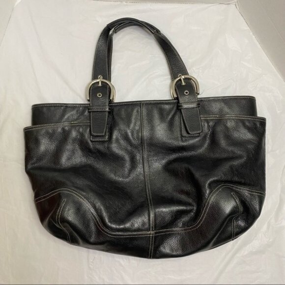 Danier Genuine Leather Bag in Black - Picture 2 of 8